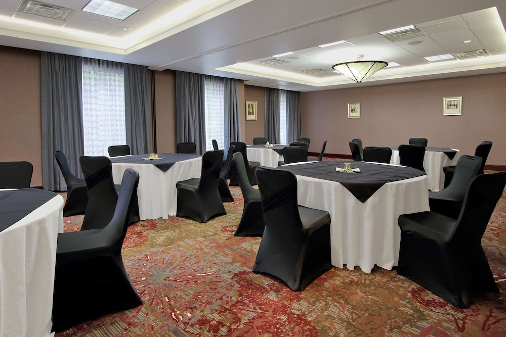 Hilton Garden Inn Sonoma County Airport 48/59