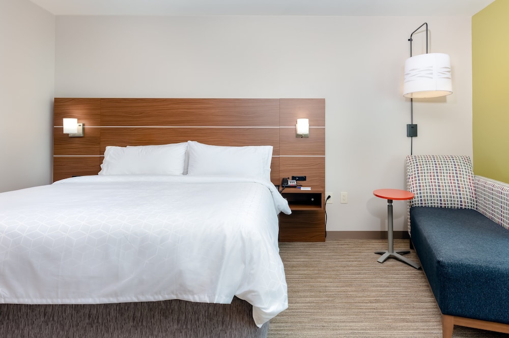 HOLIDAY INN EXPRESS CALHOUN SOUTH 30/82