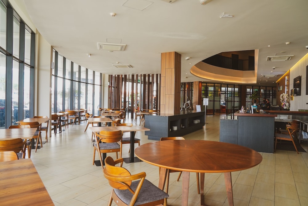 Roxy Hotel Serian 33/40
