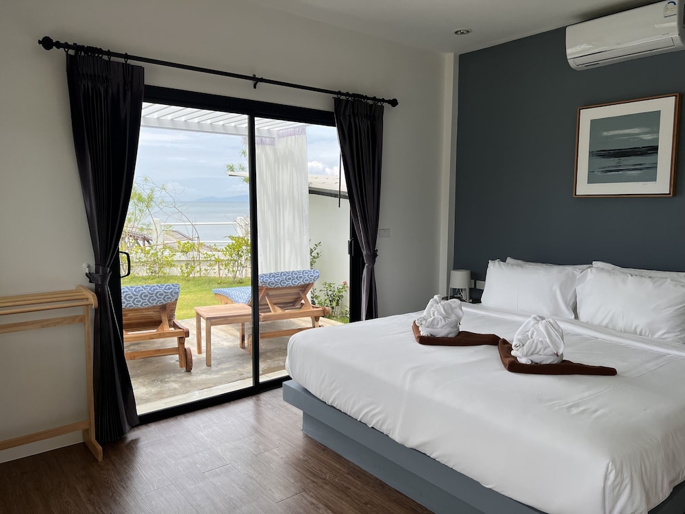 DELUXE, KING BED, PARTIAL SEA VIEW, TERRACE