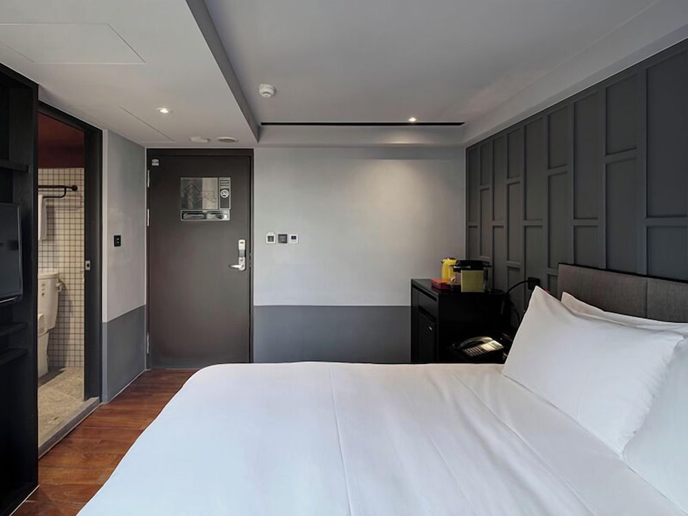 RedDot Hotel 10/50