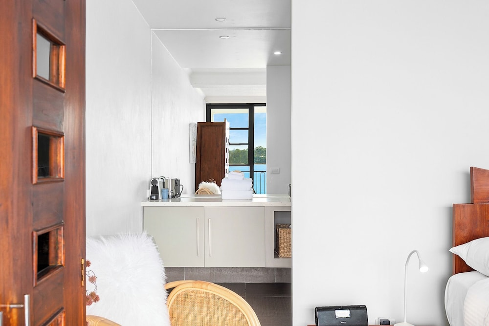 Premium, Luxury, King Bed, Water Front، BAY BREEZE BOUTIQUE ACCOMMODATION 6/7