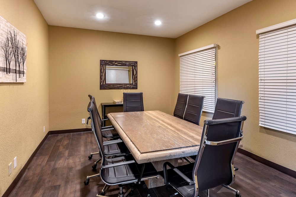 Best Western Plus DFW Airport Suites 39/43