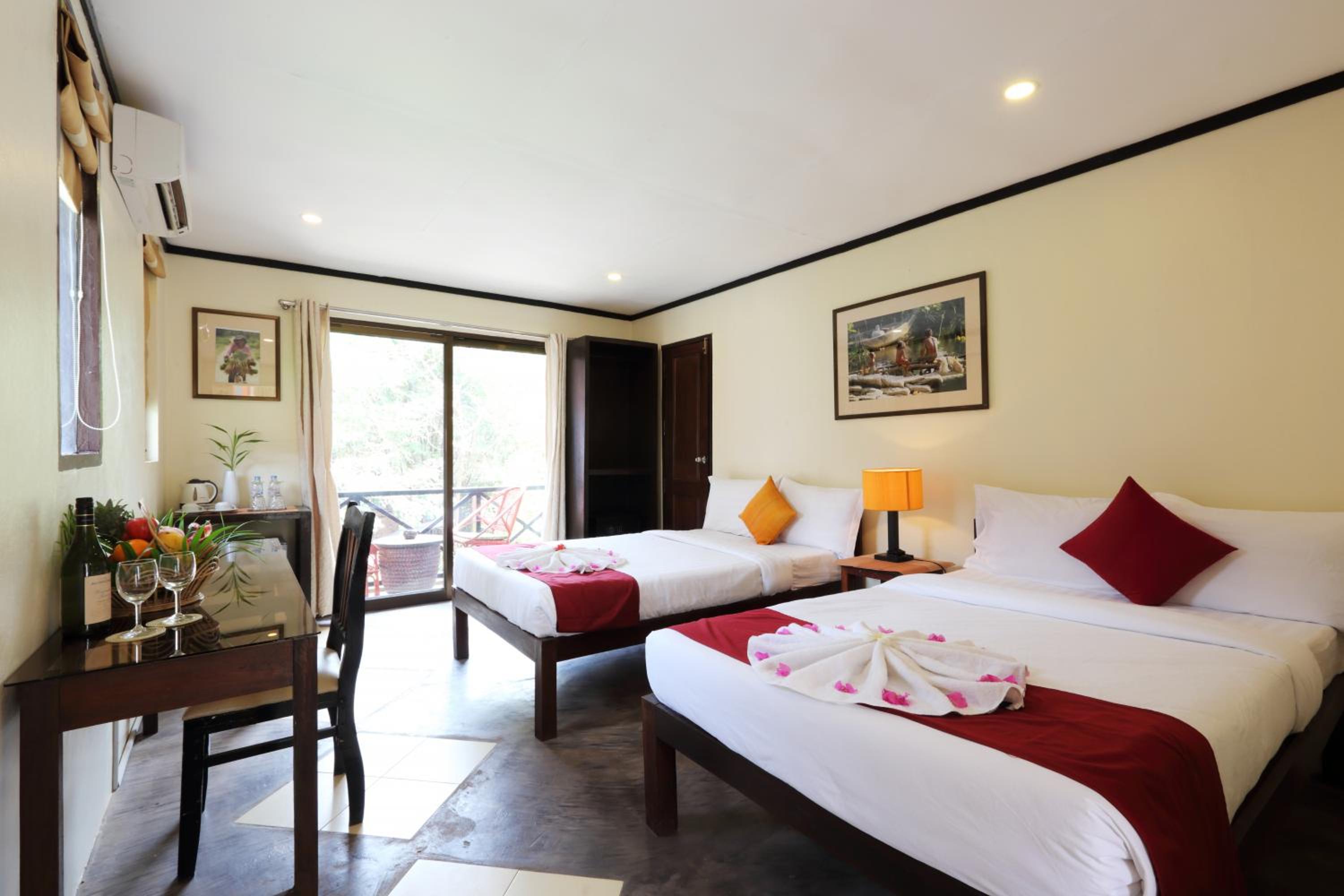 Family Suite, Junior Suite, Bathtub