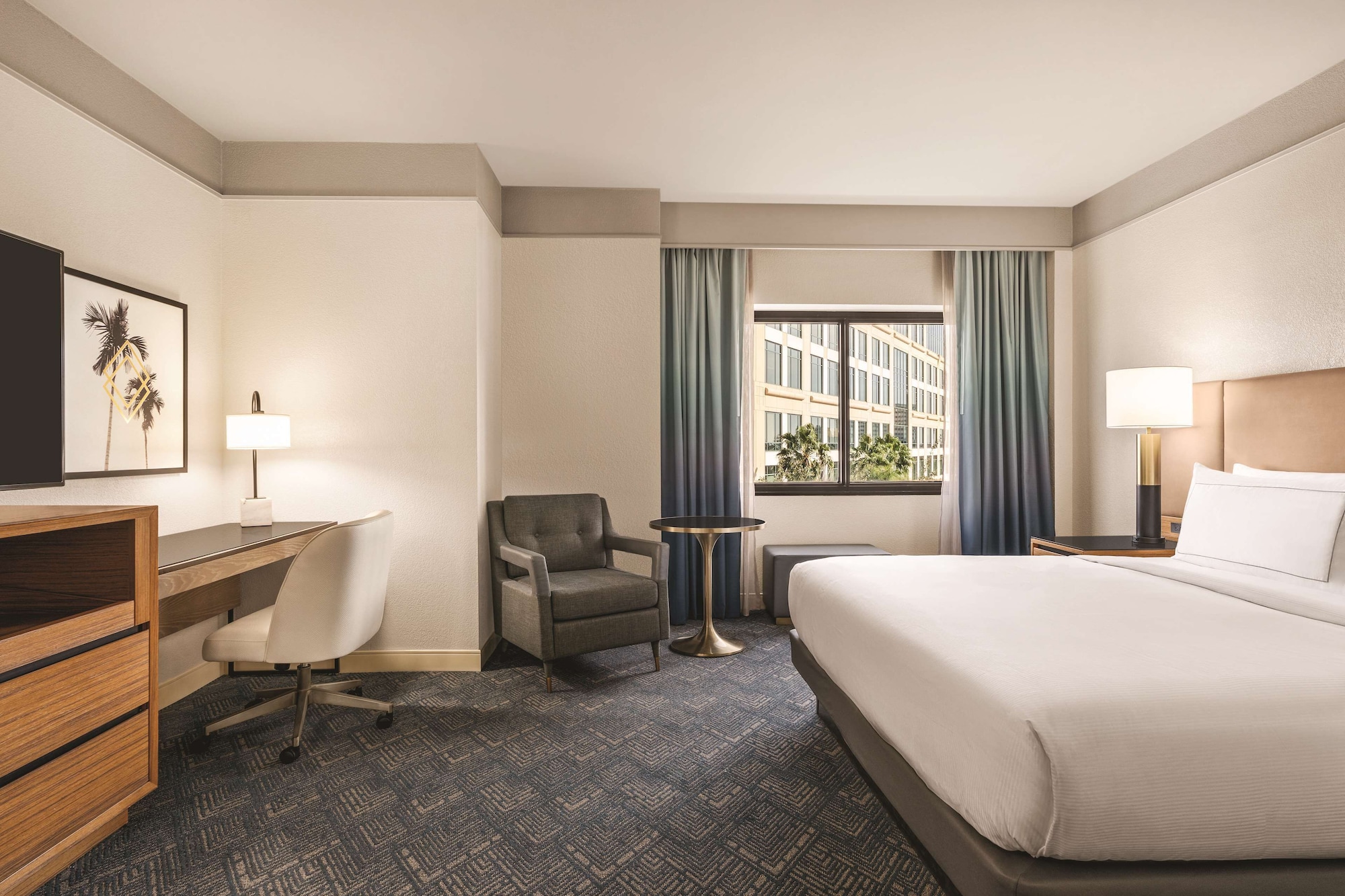ROOM, KING BED