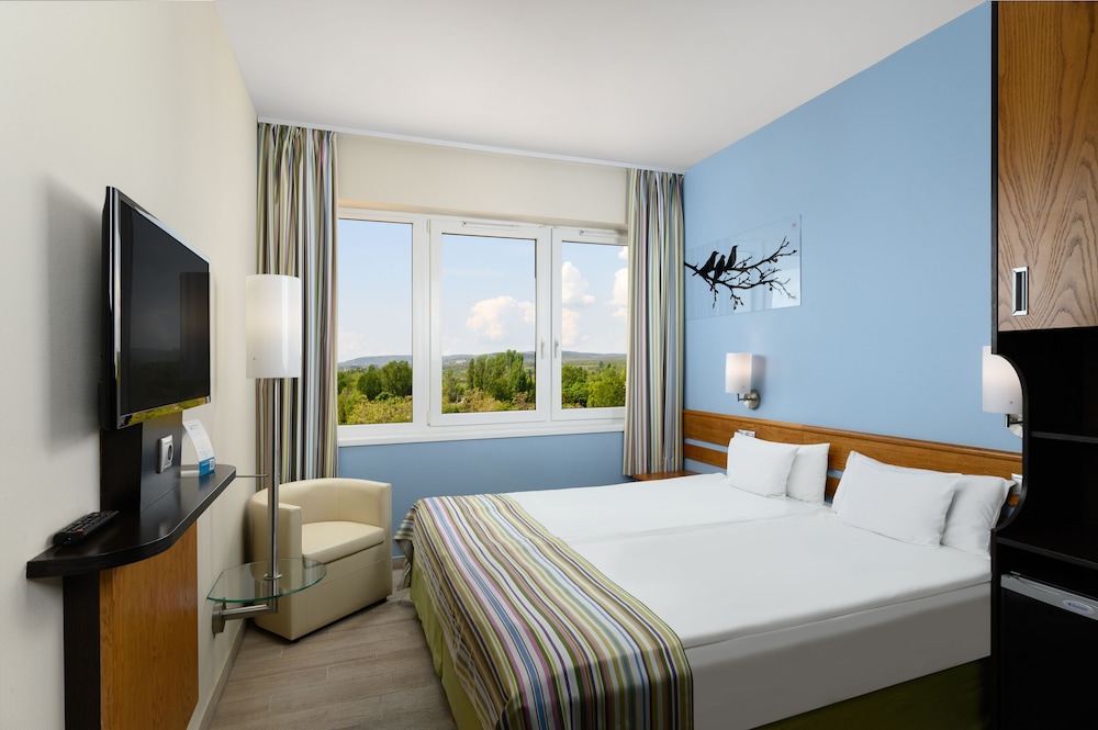 Marina Hotel 24/65