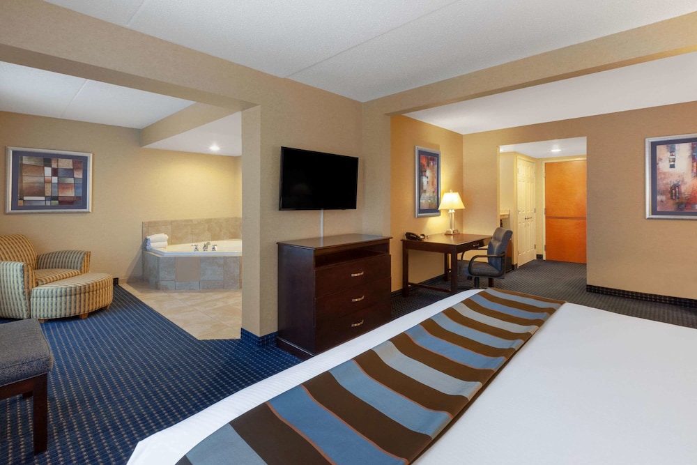 Wingate by Wyndham Erie 10/53