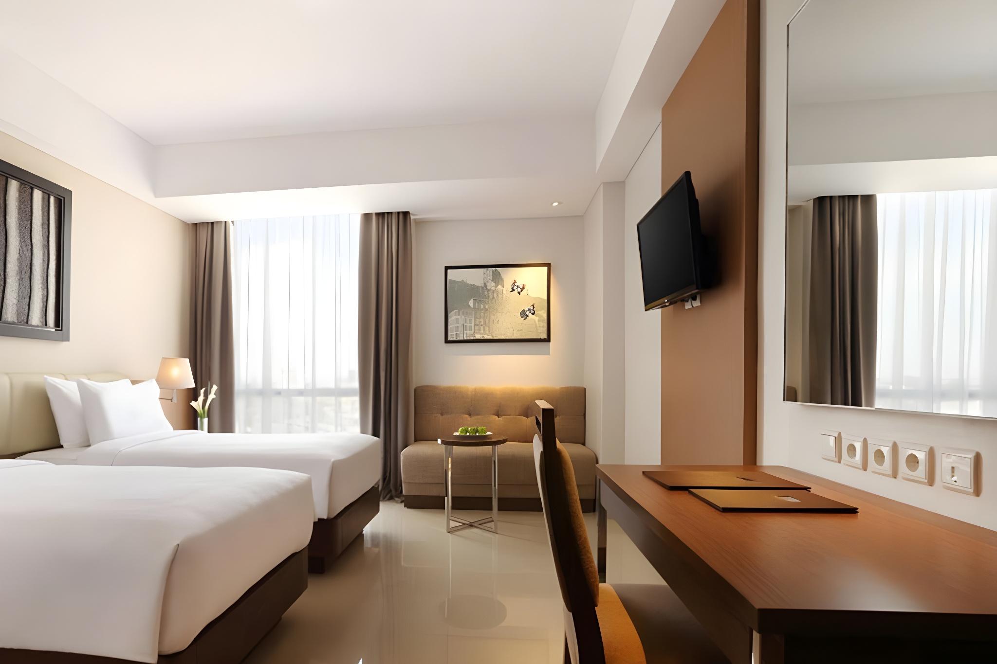 Pool, Deluxe, King Bed
