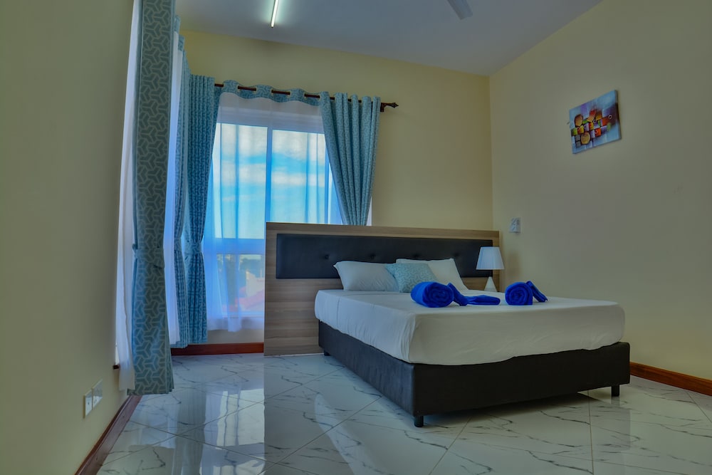 Deluxe, Queen Bed