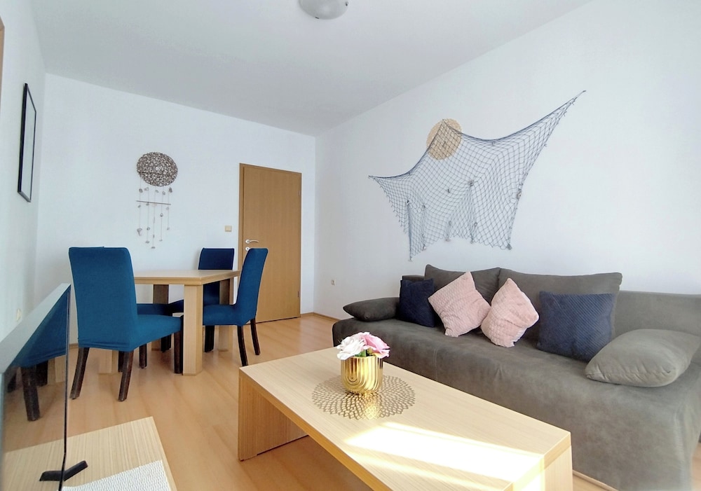 New Line Village Apartments 31/50