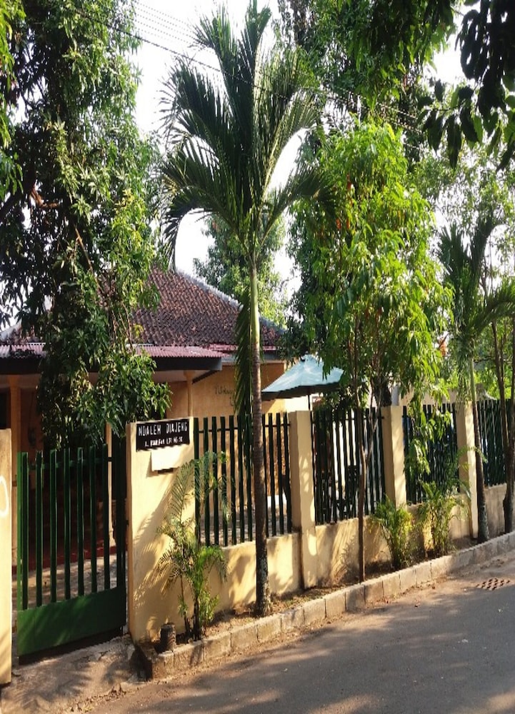 Ndalem Diajeng Homestay 2/25