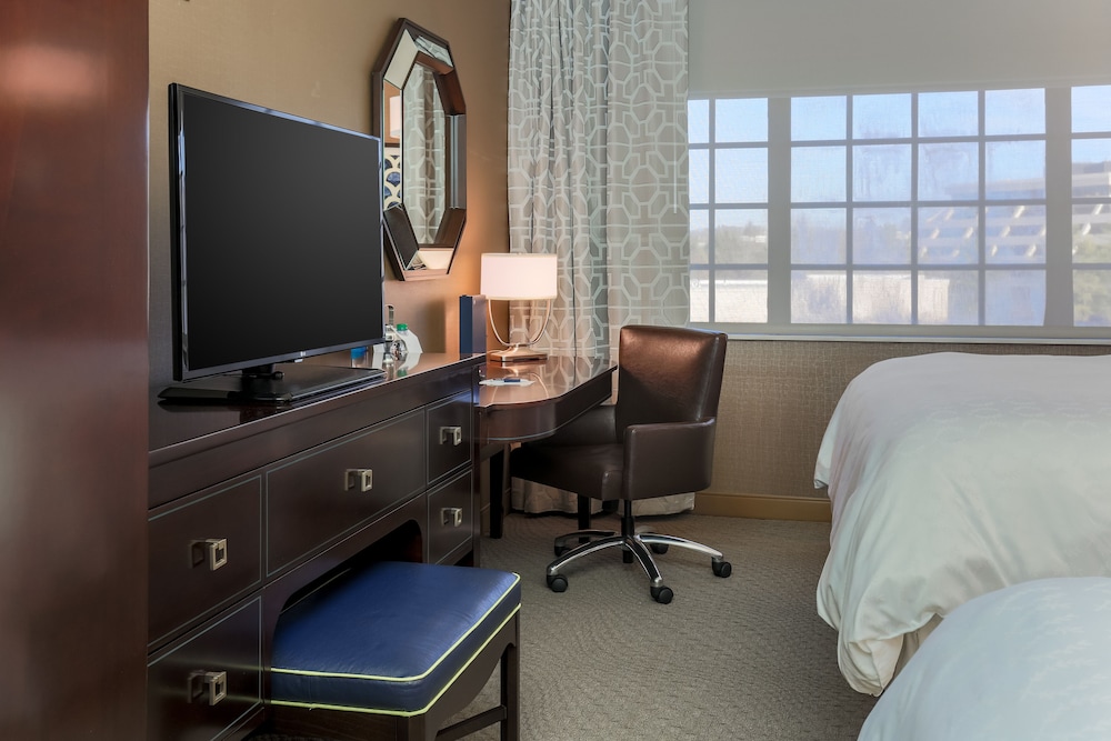 Sheraton Tarrytown Hotel 46/48