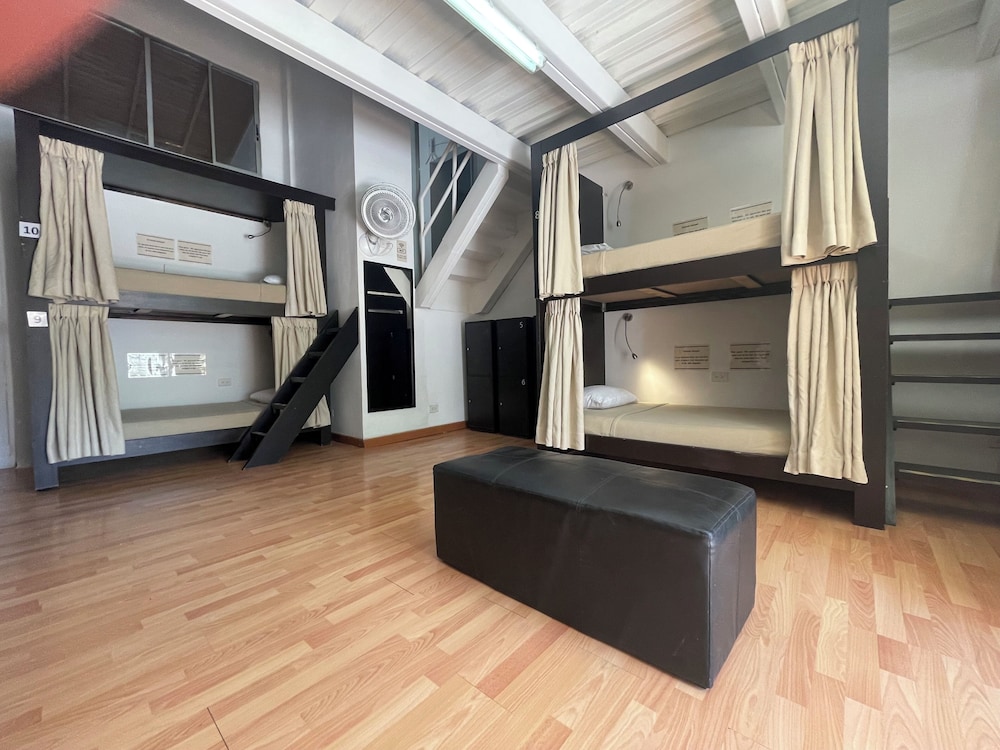 Hostal Lleras Calle 8 24/49