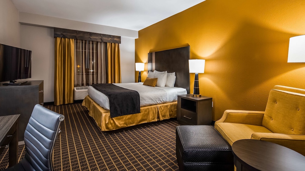 Best Western Plus Lampasas Inn and Suites 12/36