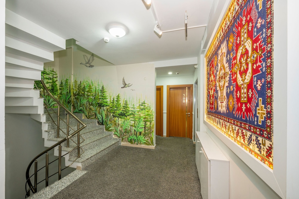 Green Garden Hotel 11/50