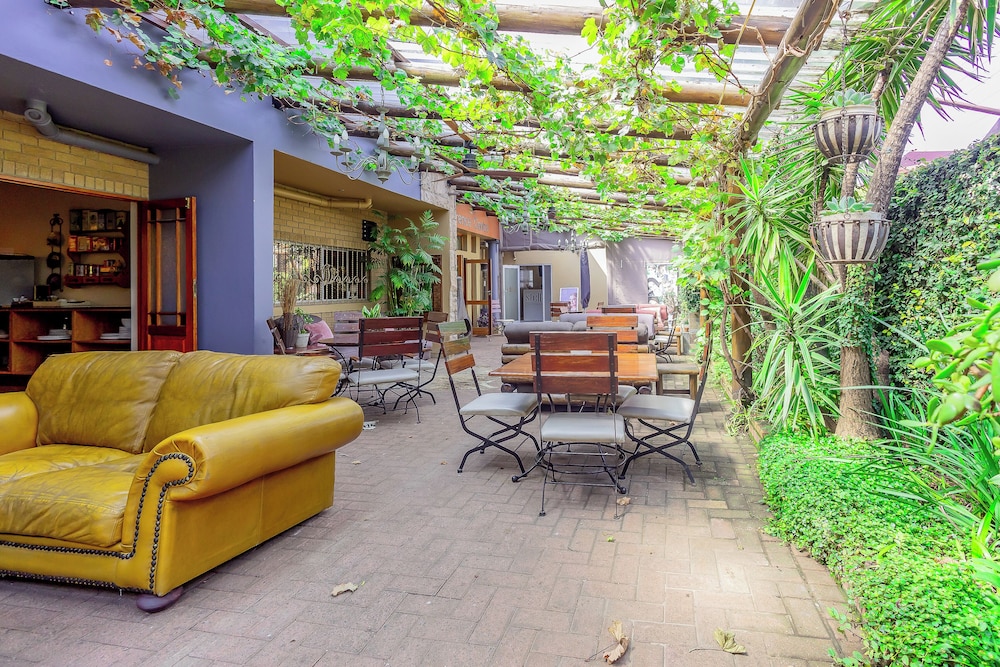 Sunward Park Guesthouse 30/50