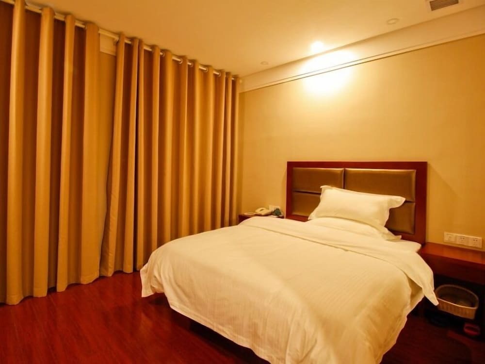 GreenTree Inn HeFei HuangShan Road DaXiDi 1912 Express Hotel 27/57