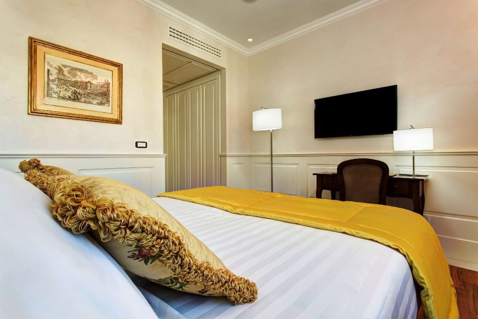 CLASSIC, TWIN BEDS