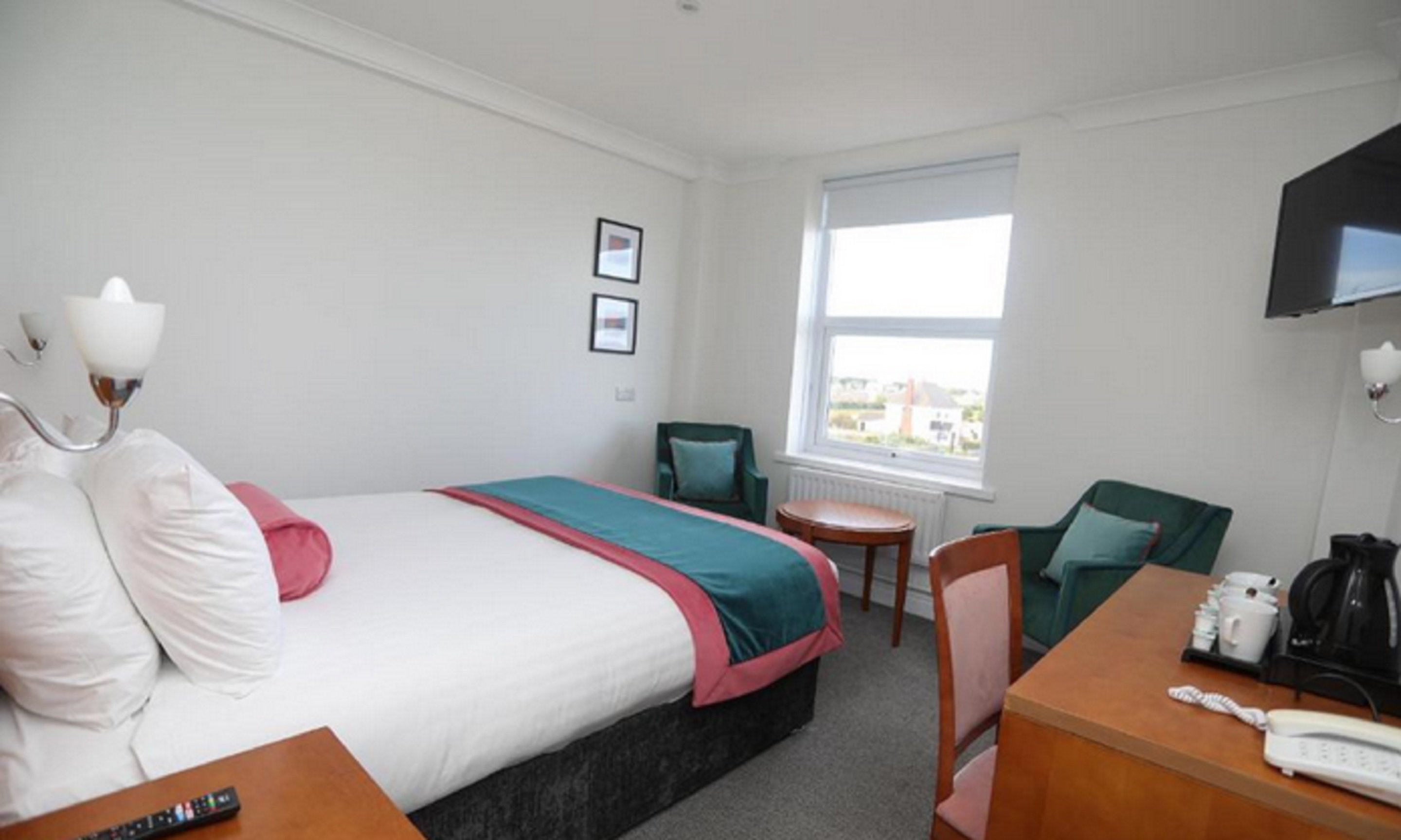 The Beaches Hotel 36/100