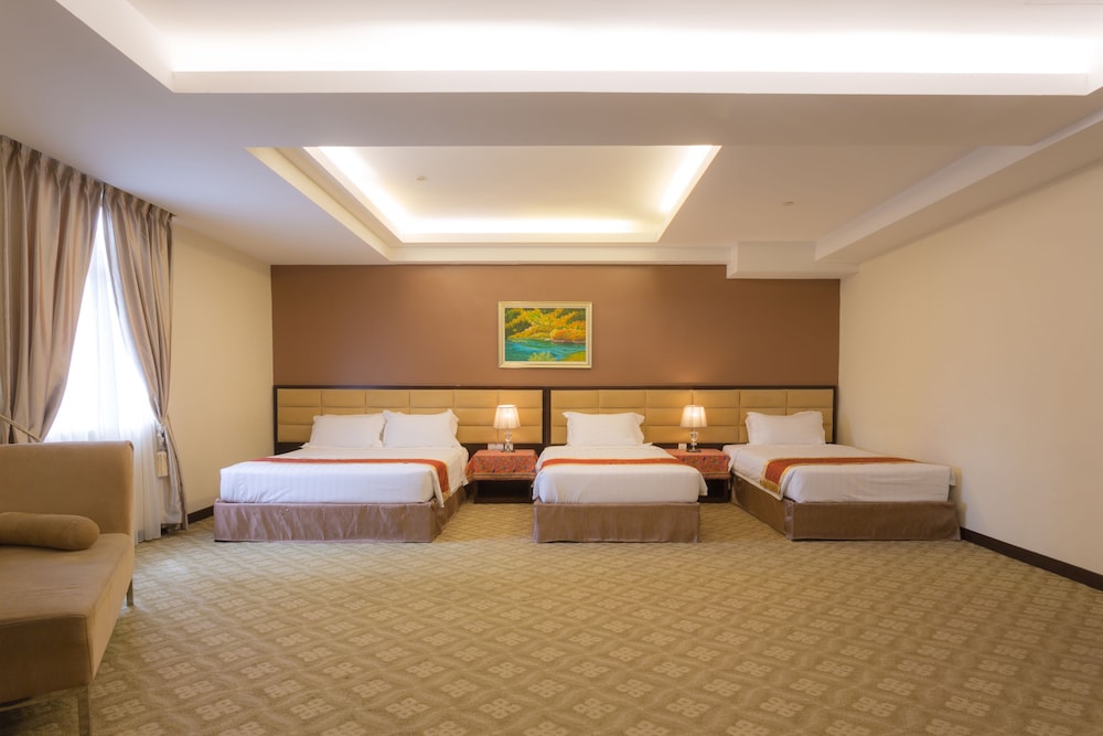 HALLMARK CROWN HOTEL 8/59