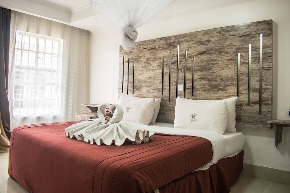 Stem Hotel 10/37