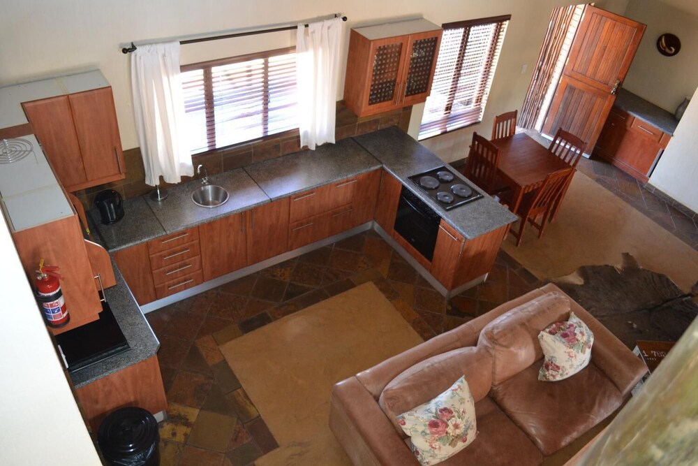 Makhato 84 Bush Lodge 44/45