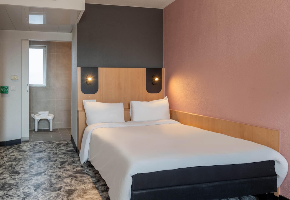غرفة بسرير مزدوج لذوي الإعاقة، B&B HOTEL Amiens Centre Cathedrale 3/9
