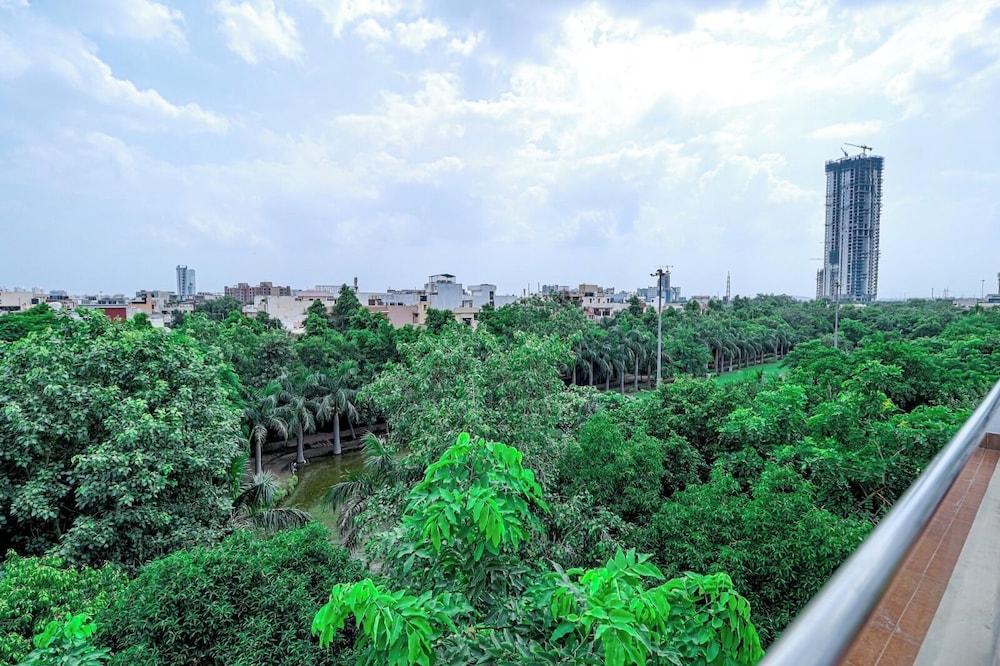 Ahuja Residency Sector 44 Noida 31/39