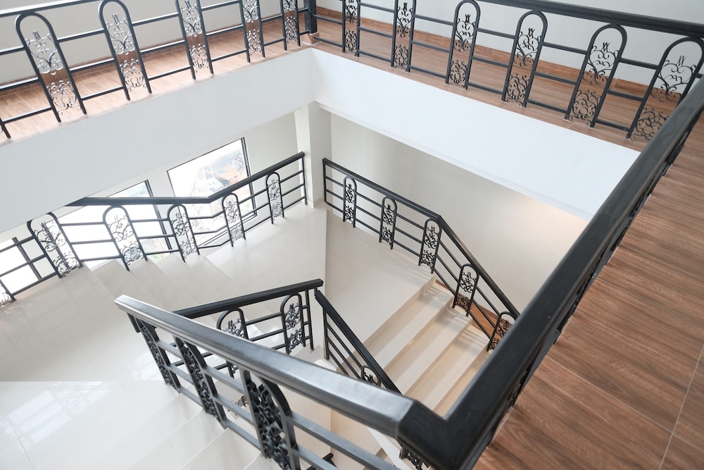 RedDoorz Plus near Ferry Terminal Batam Center 2/23
