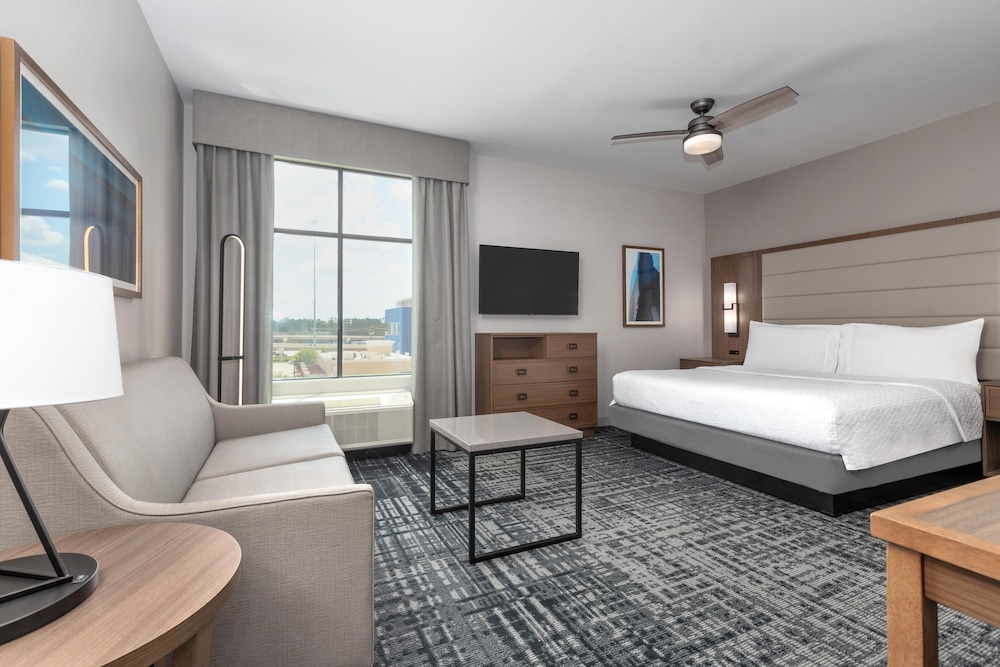 STUDIO, SUITE, KING BED