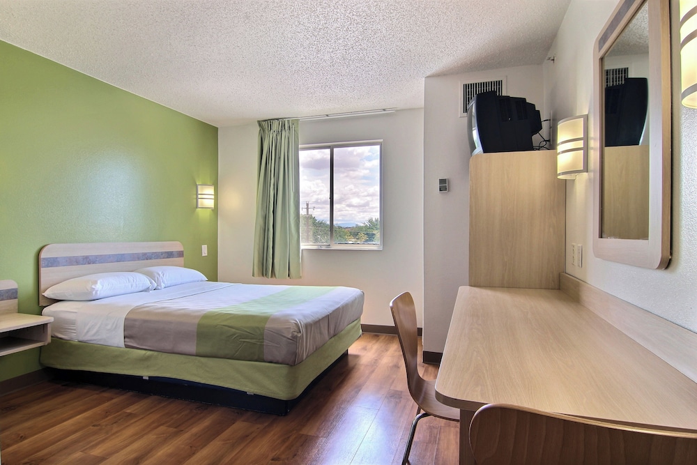 Motel6 Albuquerque, NM - North 18/62