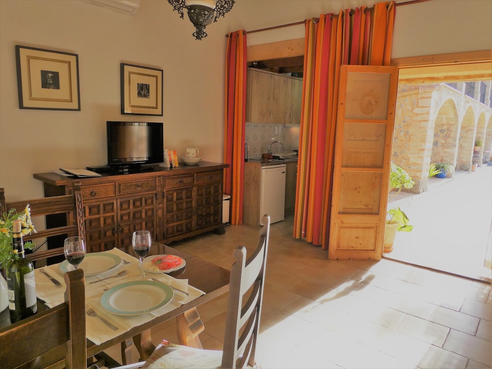 Finca Hotel Can Estades 56/63