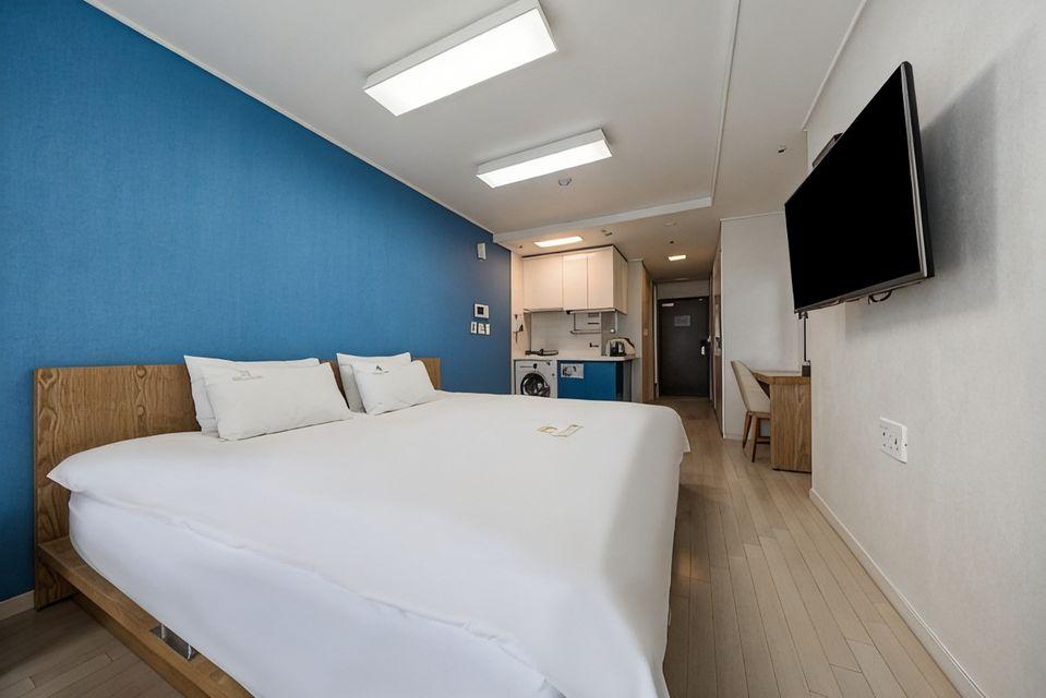 Hollywood, King Bed, Kitchen