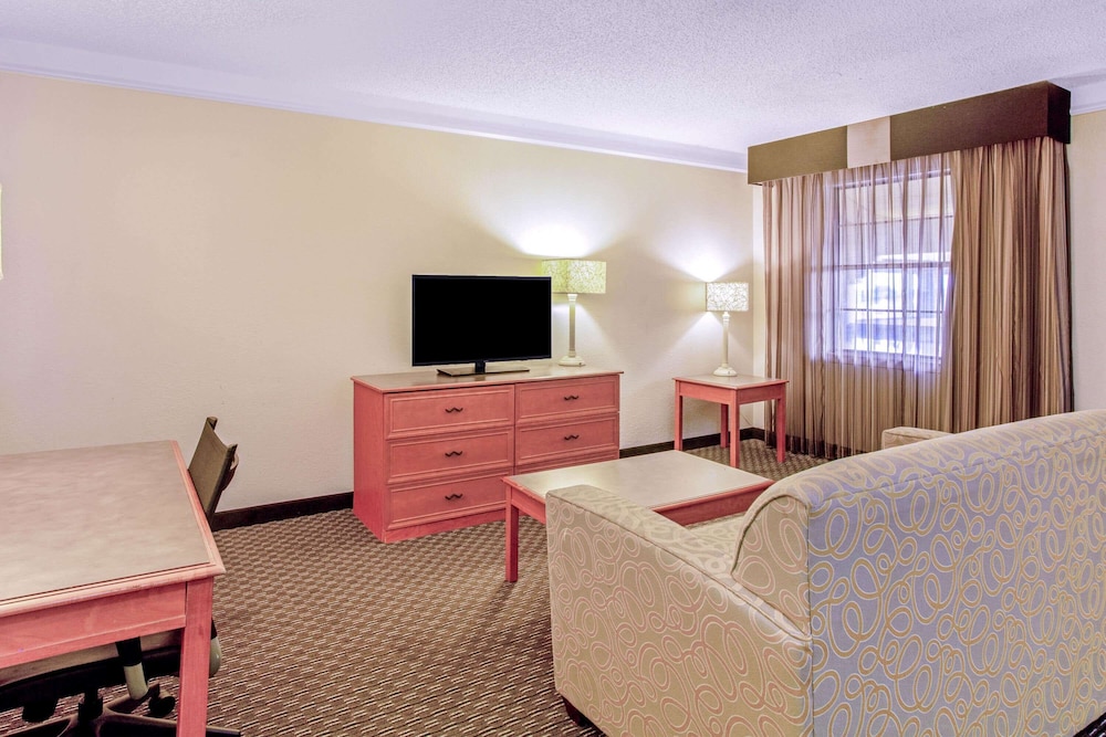 La Quinta Inn by Wyndham and Conference Center San Angelo 39/44