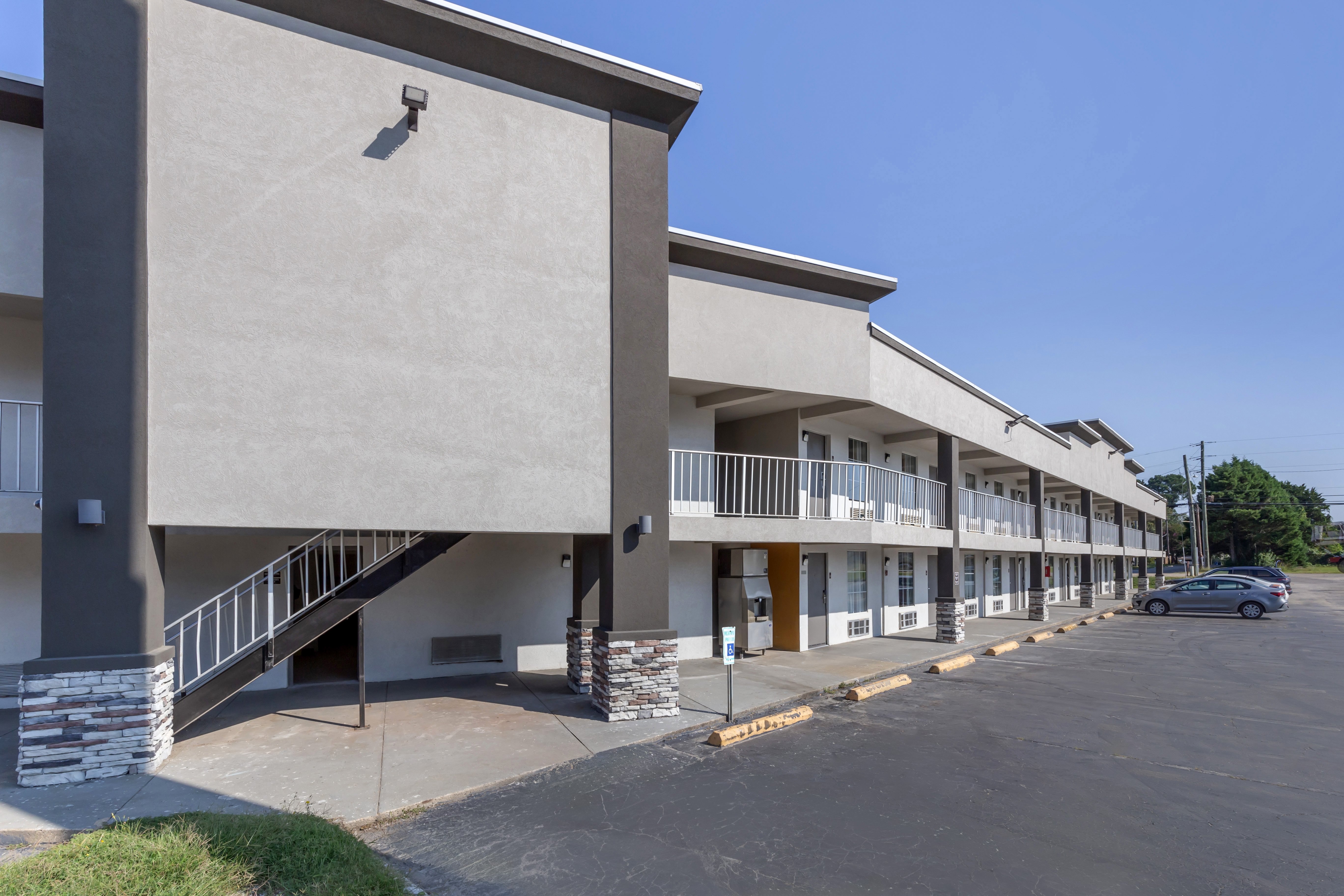 Hotel Dunn, NC 4/36