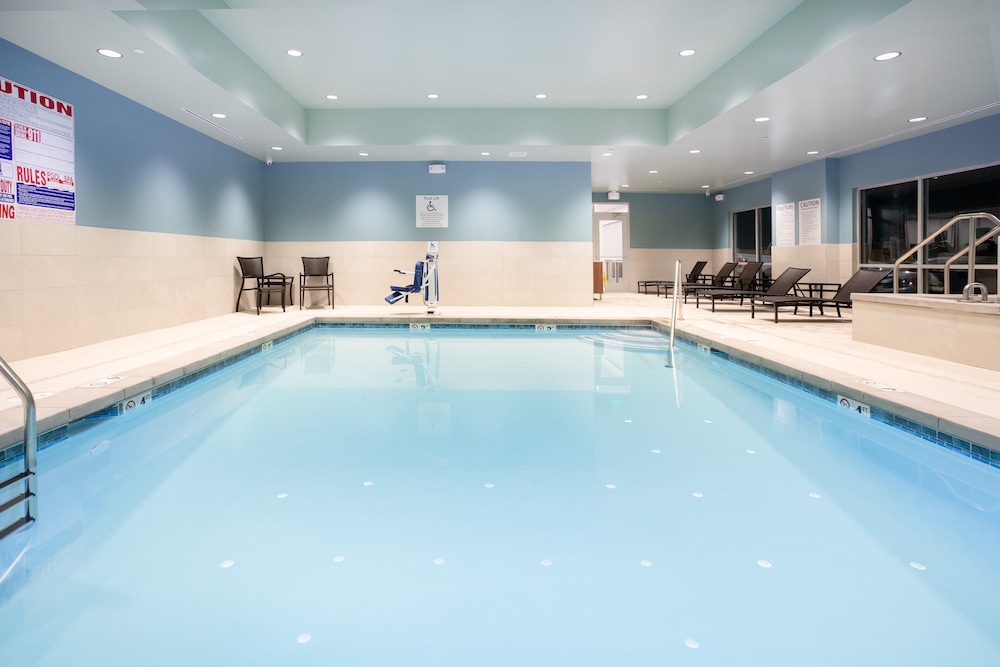 Holiday Inn Express Suites Ely 50/52