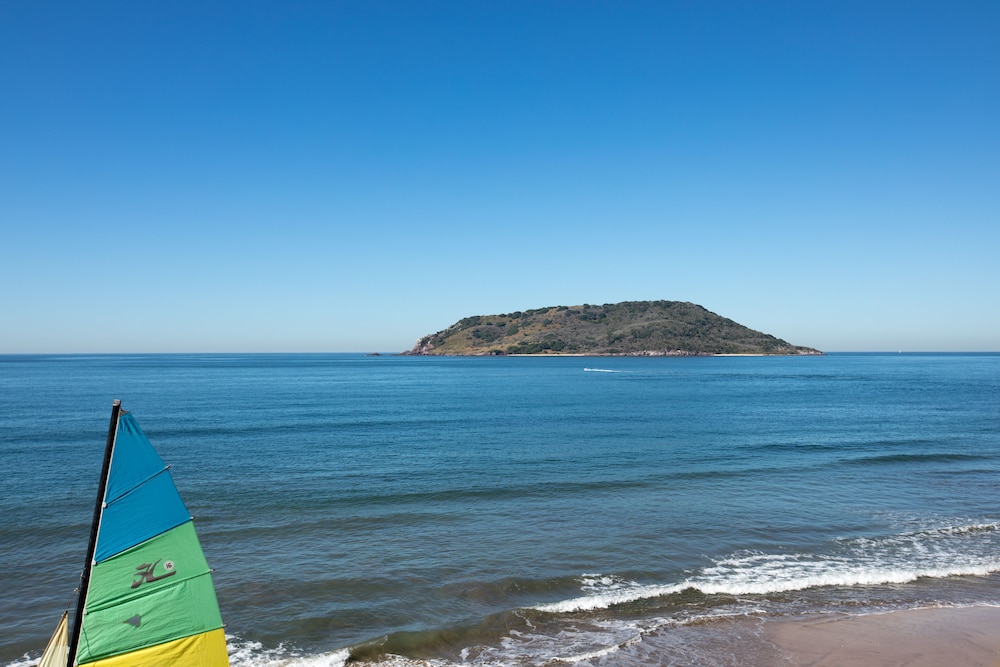 Costa De Oro Beach Hotel 32/50
