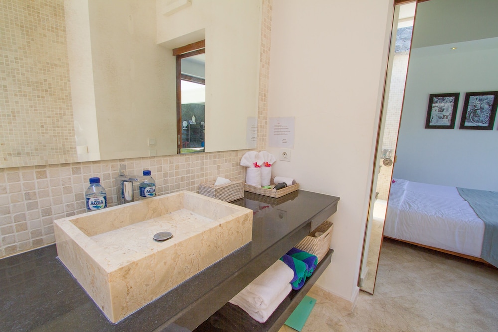 Villa Vishuddha Ajna 27/29
