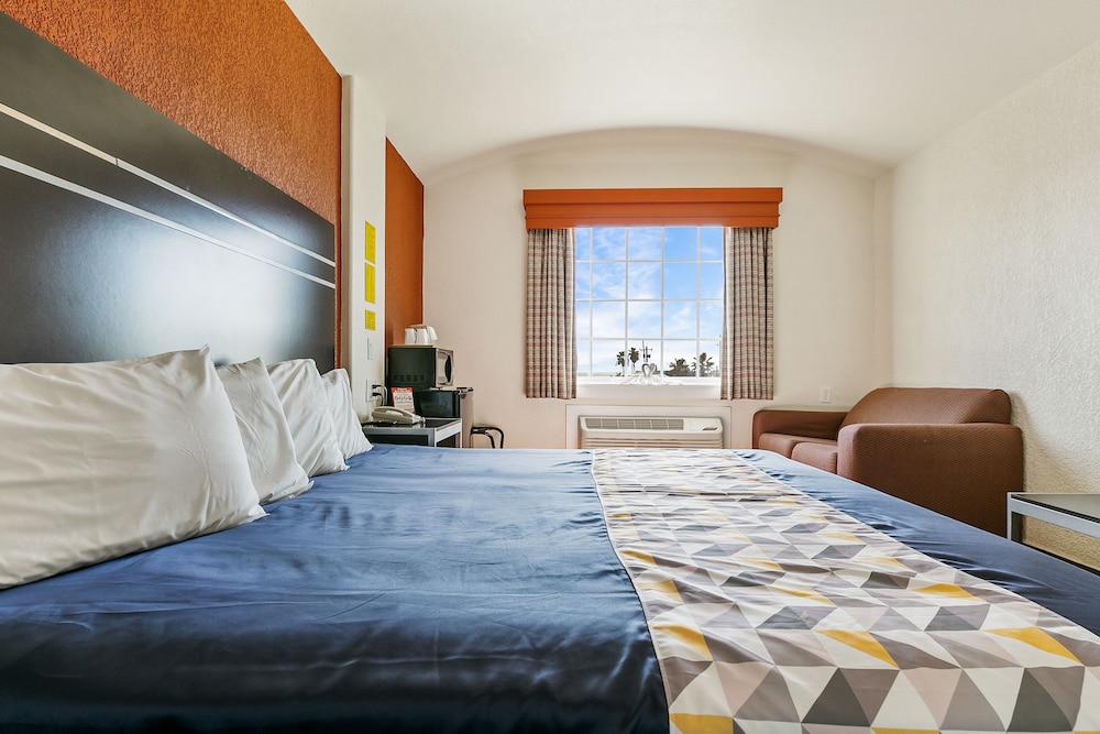 Lighthouse Inn 14/59