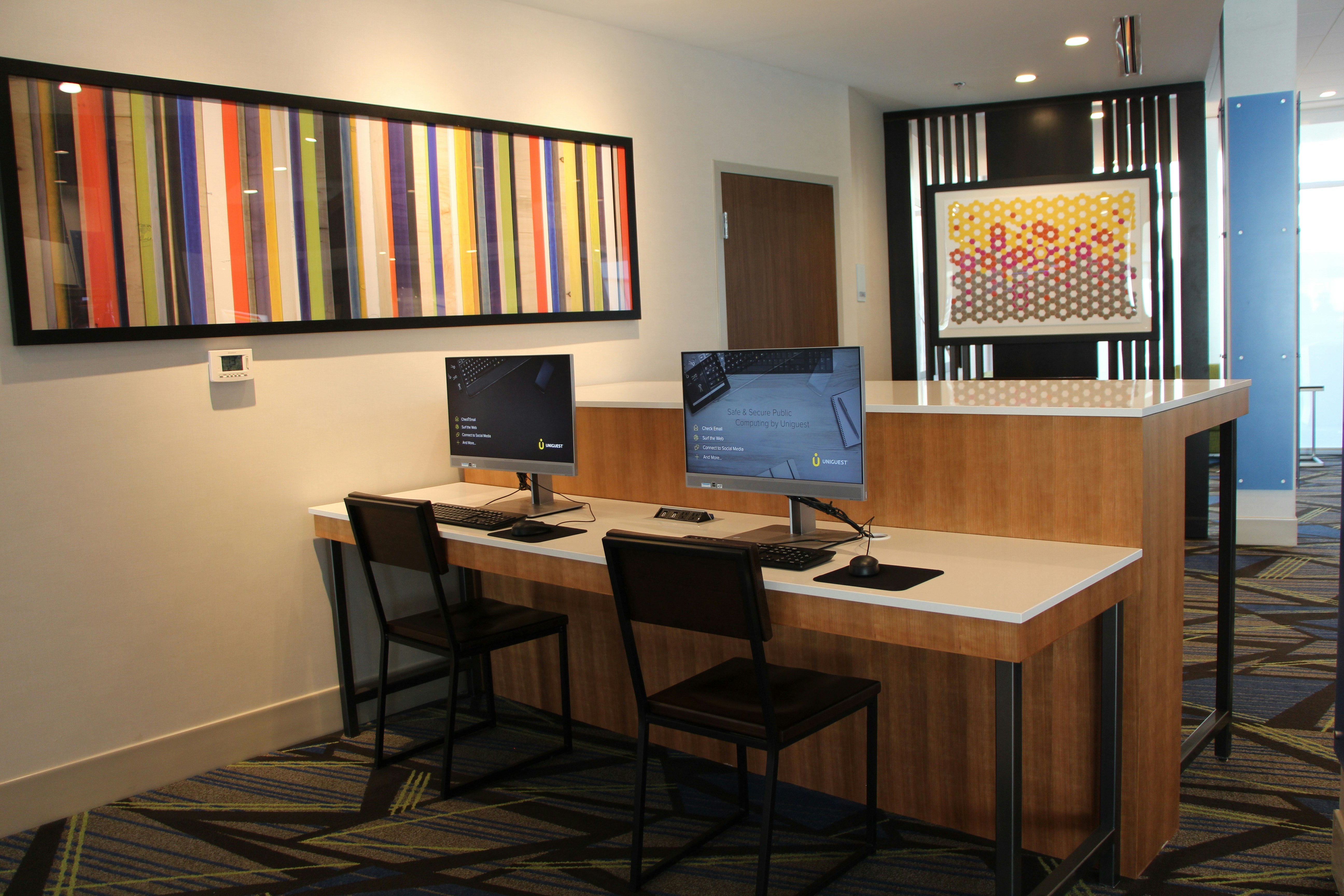 Holiday Inn Express & Suites Phoenix - Airport North 52/71