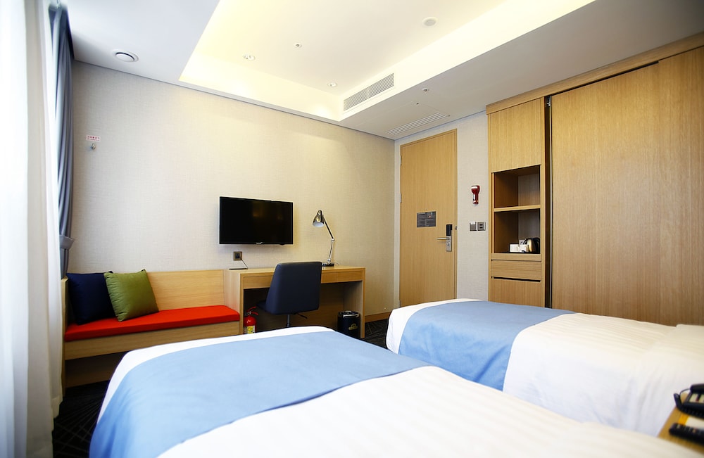 Days Hotel by Wyndham Seoul Myeongdong 12/56