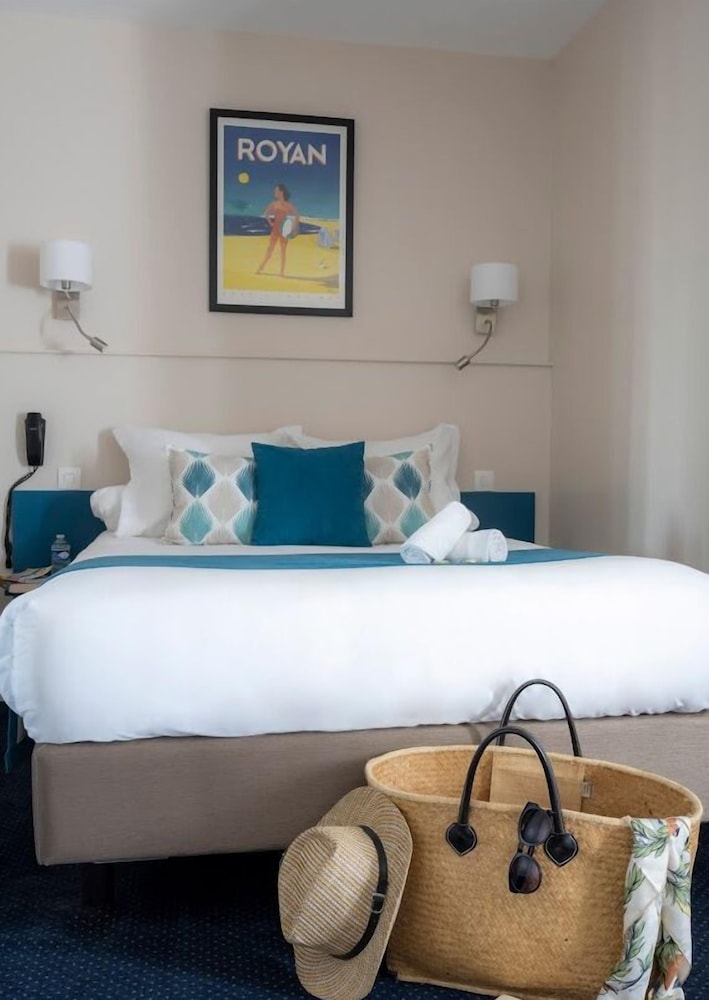 Axe Hotel 5/44