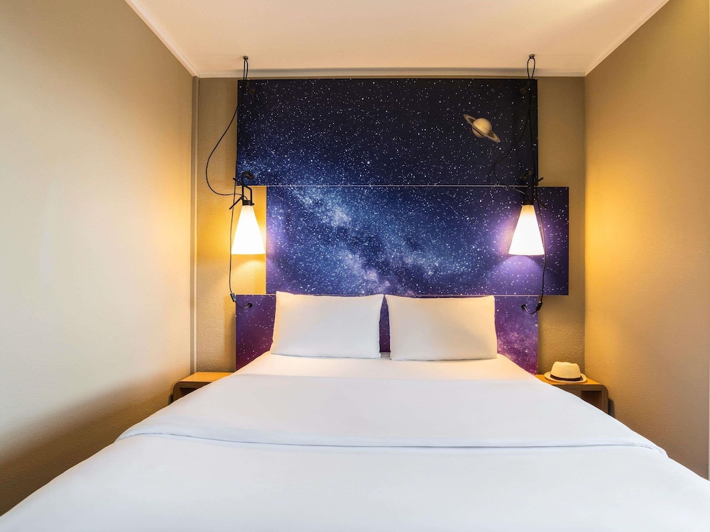 ROOM, DOUBLE BED