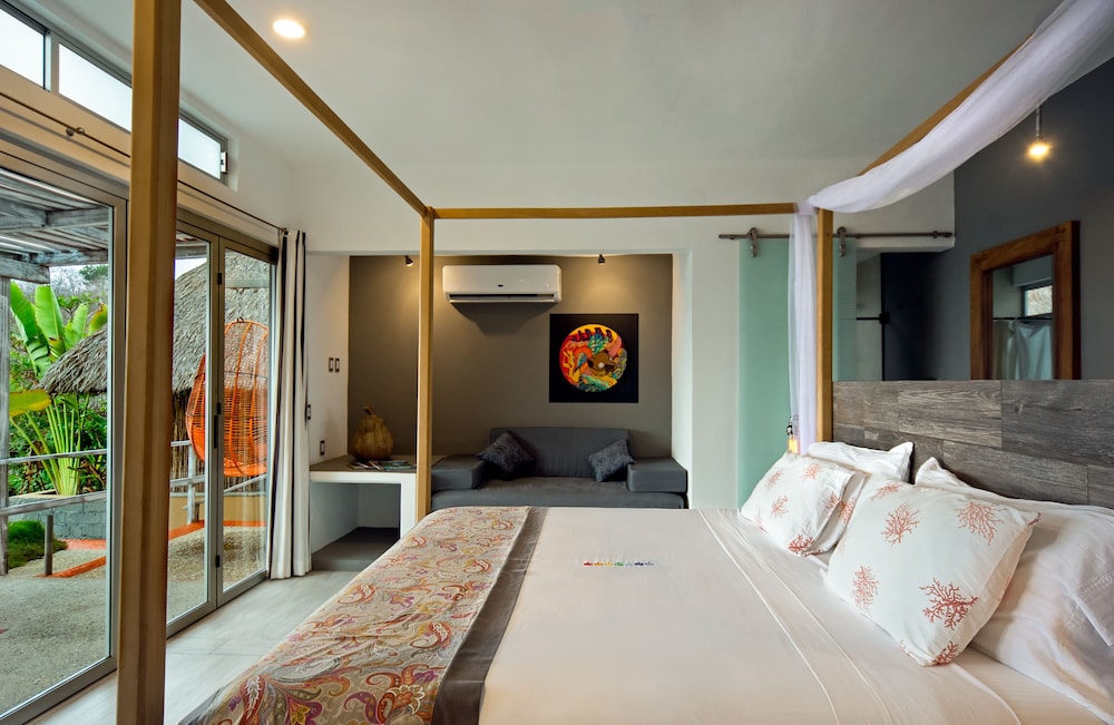 SUITE, BALCONY