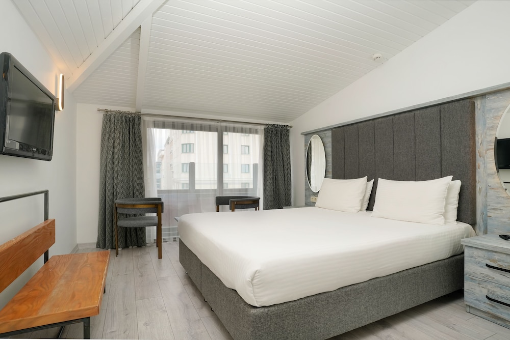 ROOF, DELUXE, DOUBLE BED