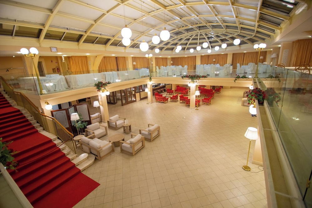Dioscuri Bay Palace Hotel 68/75