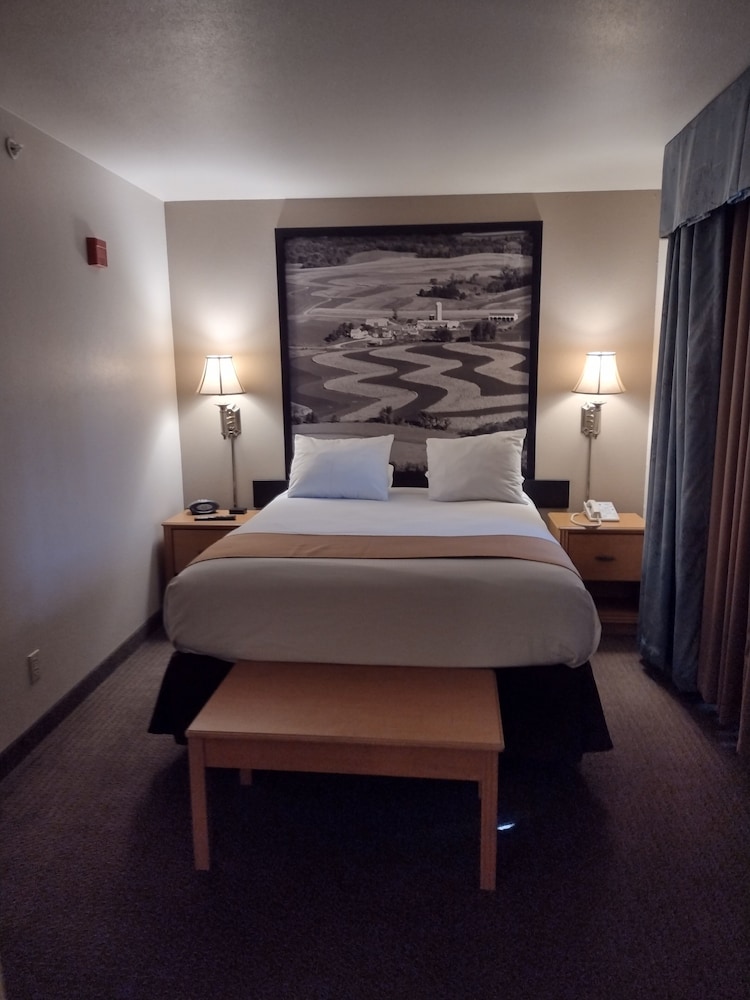 Super 8 by Wyndham Monroe WI 22/54