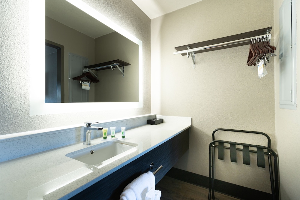 Surestay Plus Hotel By Best Western Point Richmond 25/37