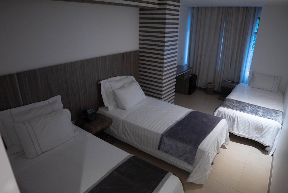 Aparta Suites Torre Poblado 13/40