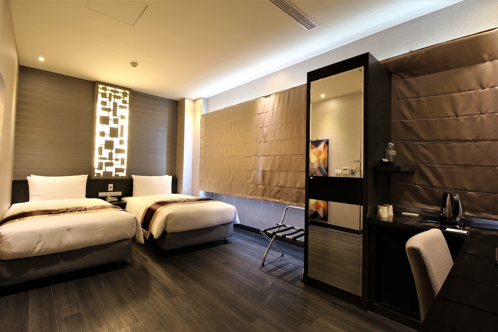 J Hotel 25/60